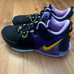 Lebron Witness VII Basketball Shoe